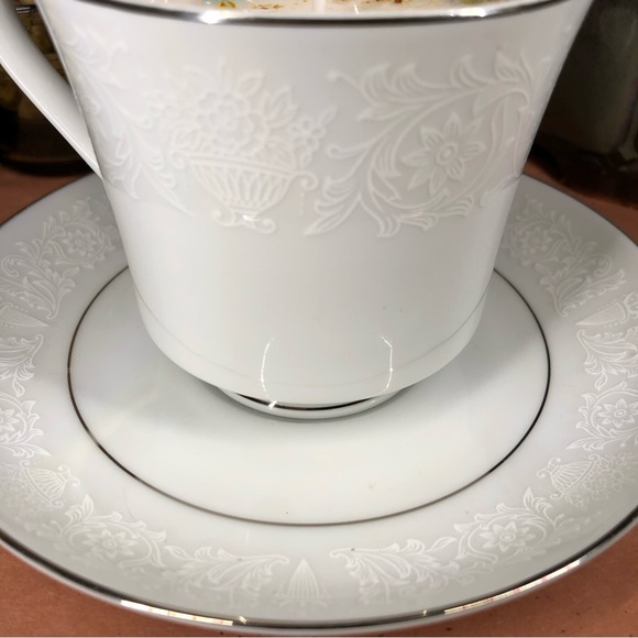 Handmade Soy Candle: Crown Vic Snow - Picture 7 of 8